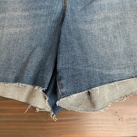 Universal Thread Medium Wash Distressed Cut Off Boyfriend Denim Shorts NWT 24W - Picture 6 of 13